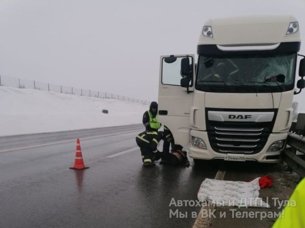 В Ефремовском районе в кабину фуры влетел кусок асфальта и убил водителя: прокуратура проводит проверку