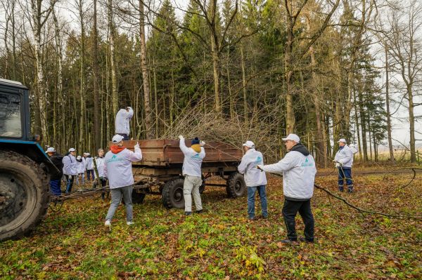 Химики «Щекиноазота» провели в Ясной Поляне субботник
