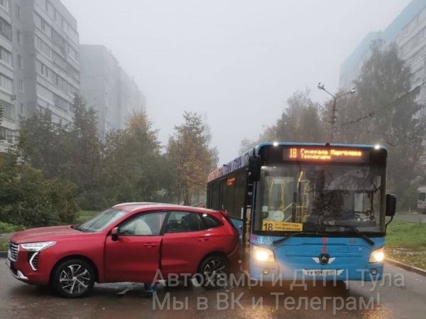 В Туле произошло ДТП с участием пассажирского автобуса и Haval