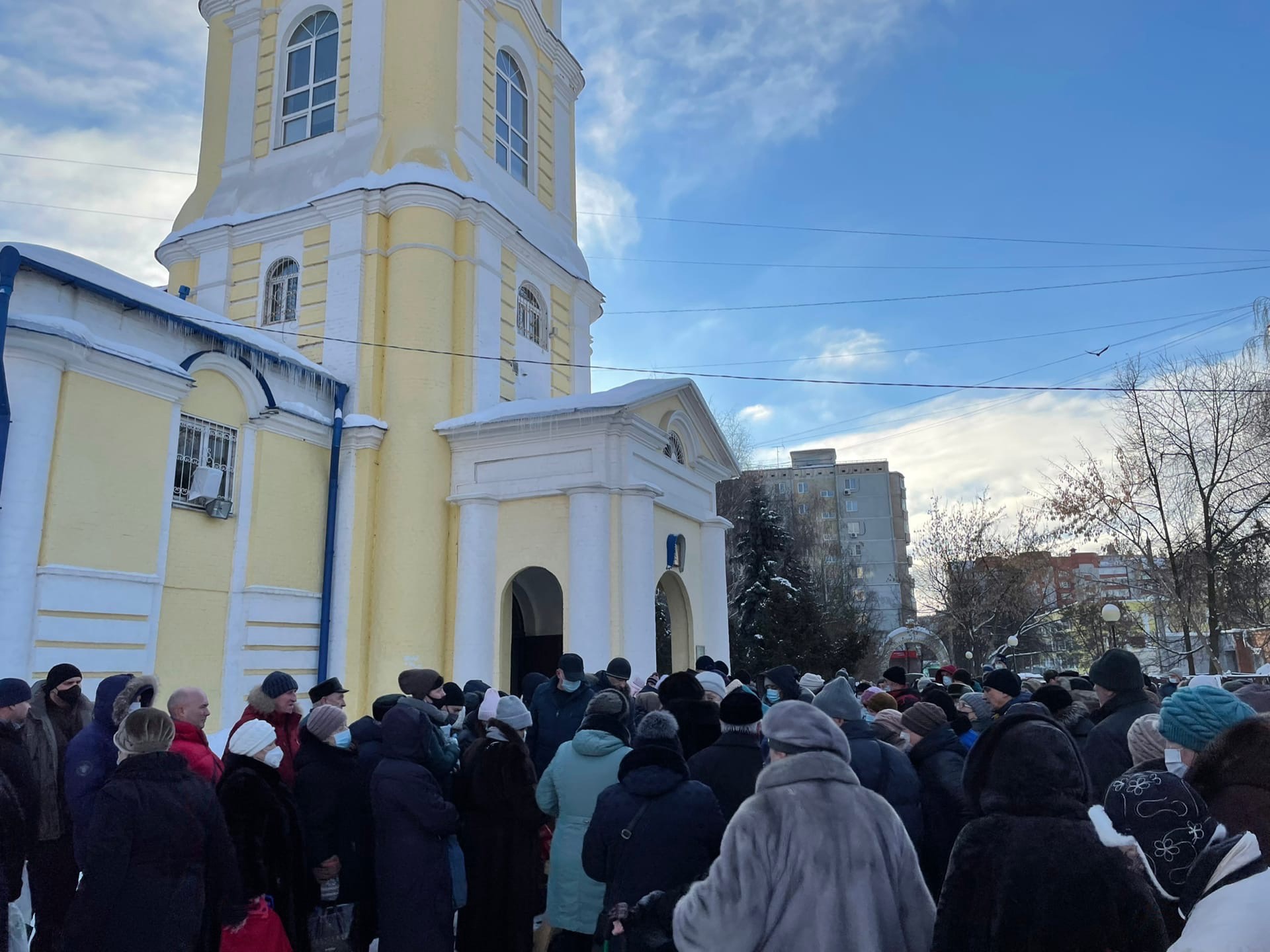 В Туле образовались огромные очереди за святой водой