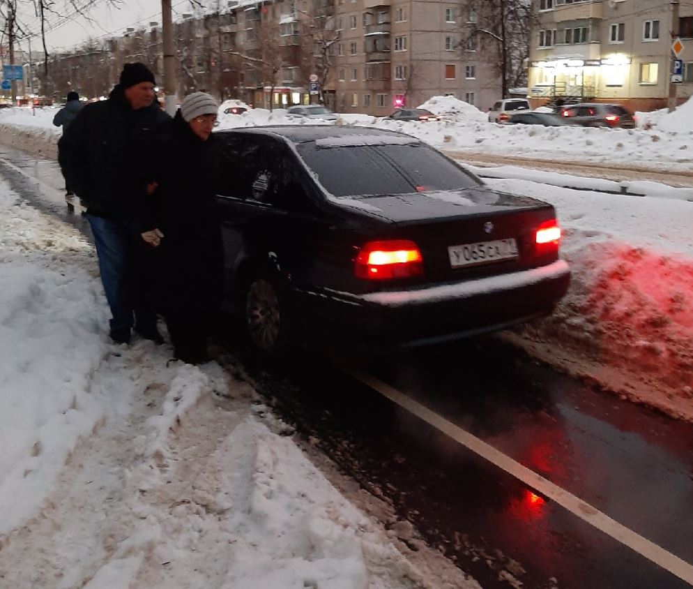 В Туле на автохама с улицы Металлургов составили еще один протокол и вынудили снять тонировку