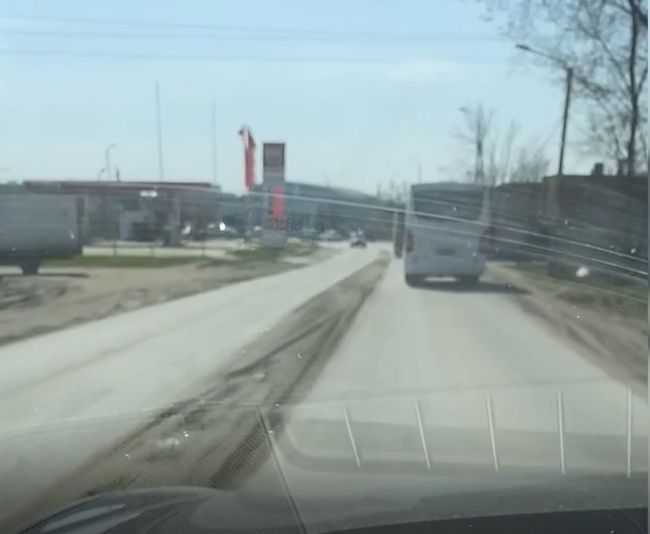 На Алексинском шоссе намело сплошную полосу песка: видео - Тульские ...