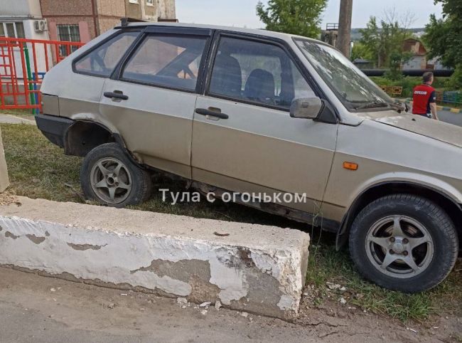 В Туле легковушка укатилась с горки без водителя - Тульские новости ...