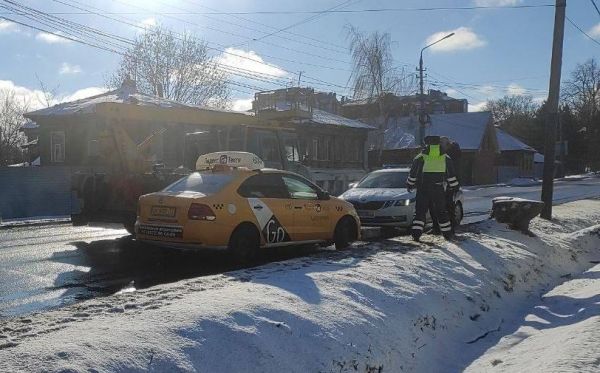 В Туле такси сбило женщину-пешехода