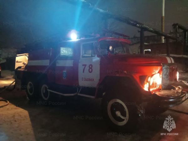 В Донском во время ночного пожара в многоквартирном доме эвакуировали троих жителей