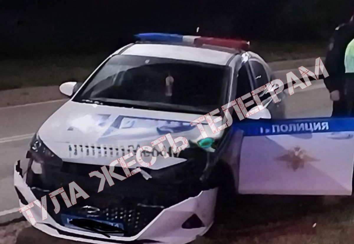 В Киреевске патрульный автомобиль ДПС попал в аварию, столкнувшись с легковушкой