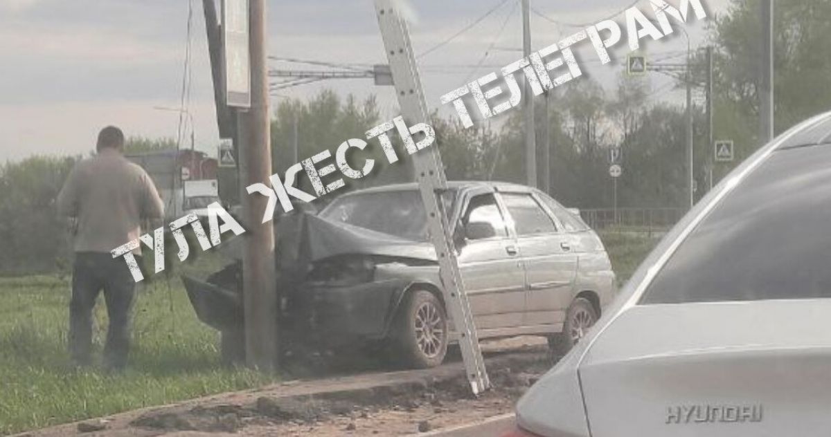 В Щекинском районе водитель легкового автомобиля врезался в столб