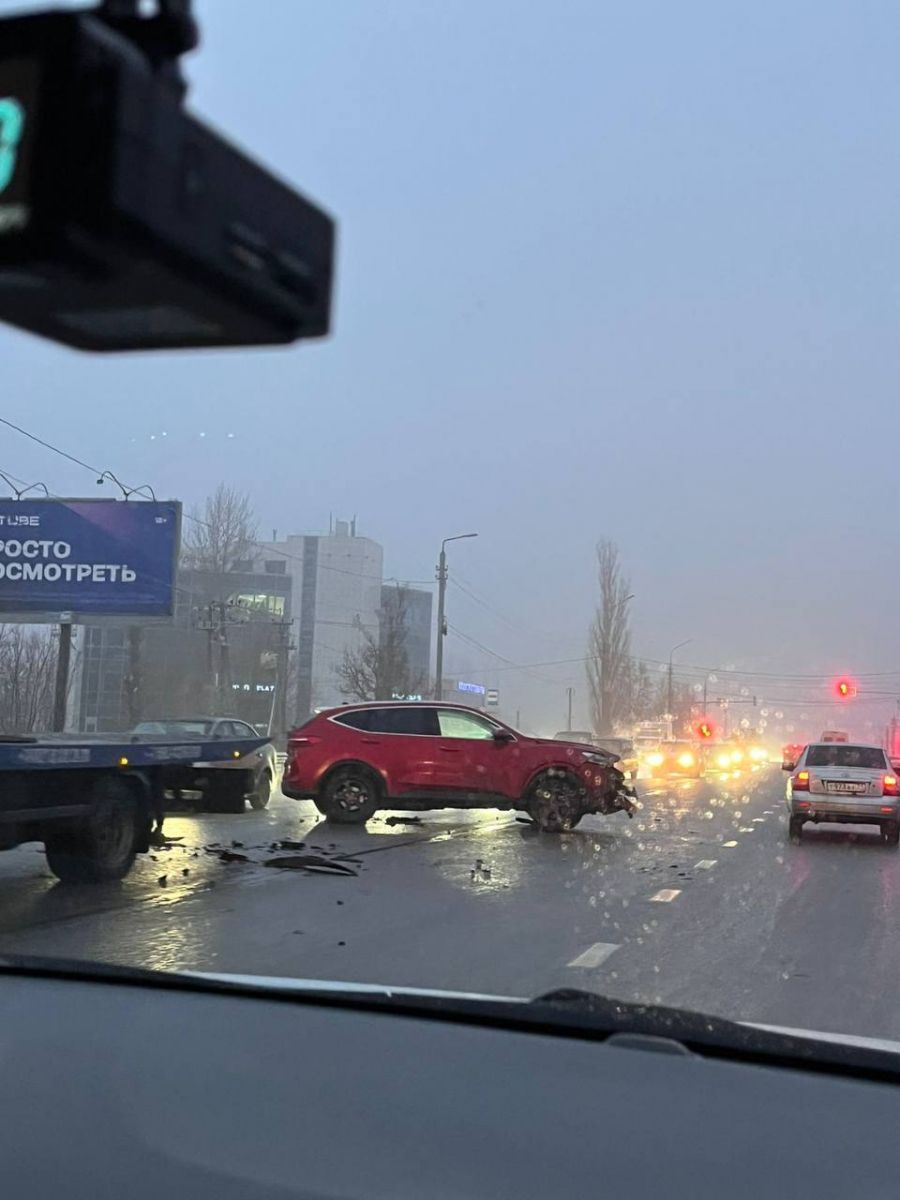 На Щекинском шоссе в Туле столкнулись сразу пять автомобилей