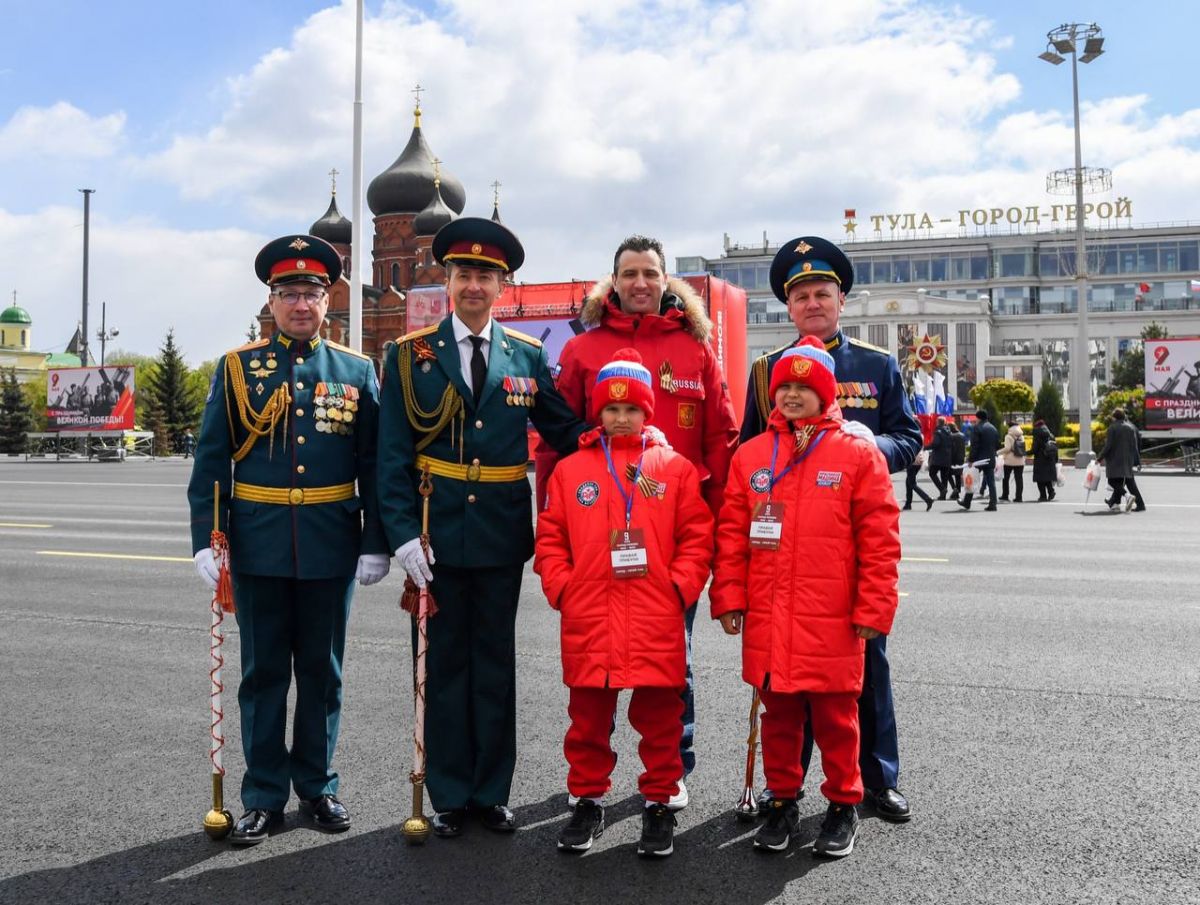 Роман Ротенберг побывал в Туле и возложил цветы к мемориалу посвященному советским солдатам