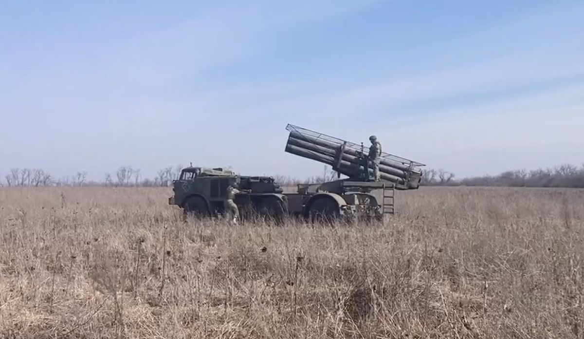 Тульский РСЗО «Ураган» нанес массированный удар по технике и пехоте ВСУ в зоне СВО