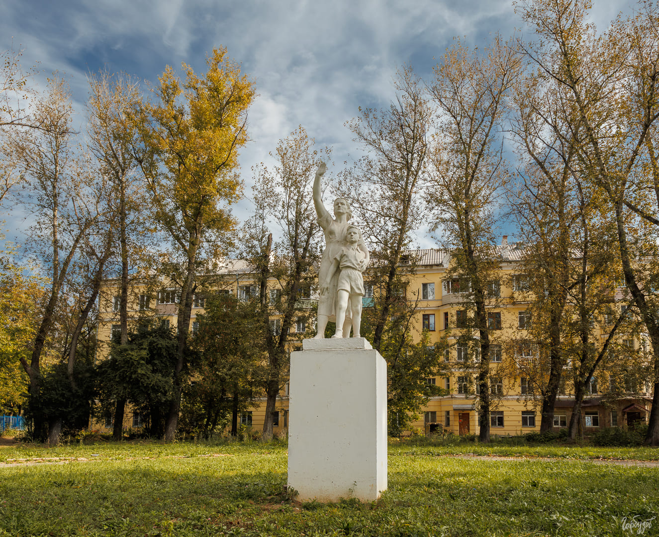 Илья Гарбузов поделился фотографиями статуи