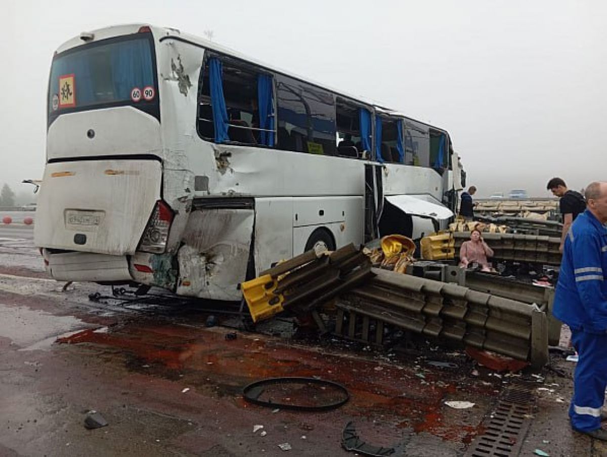 В результате аварии с автобусом на трассе М-4 в Тульской области госпитализировали 39 человек