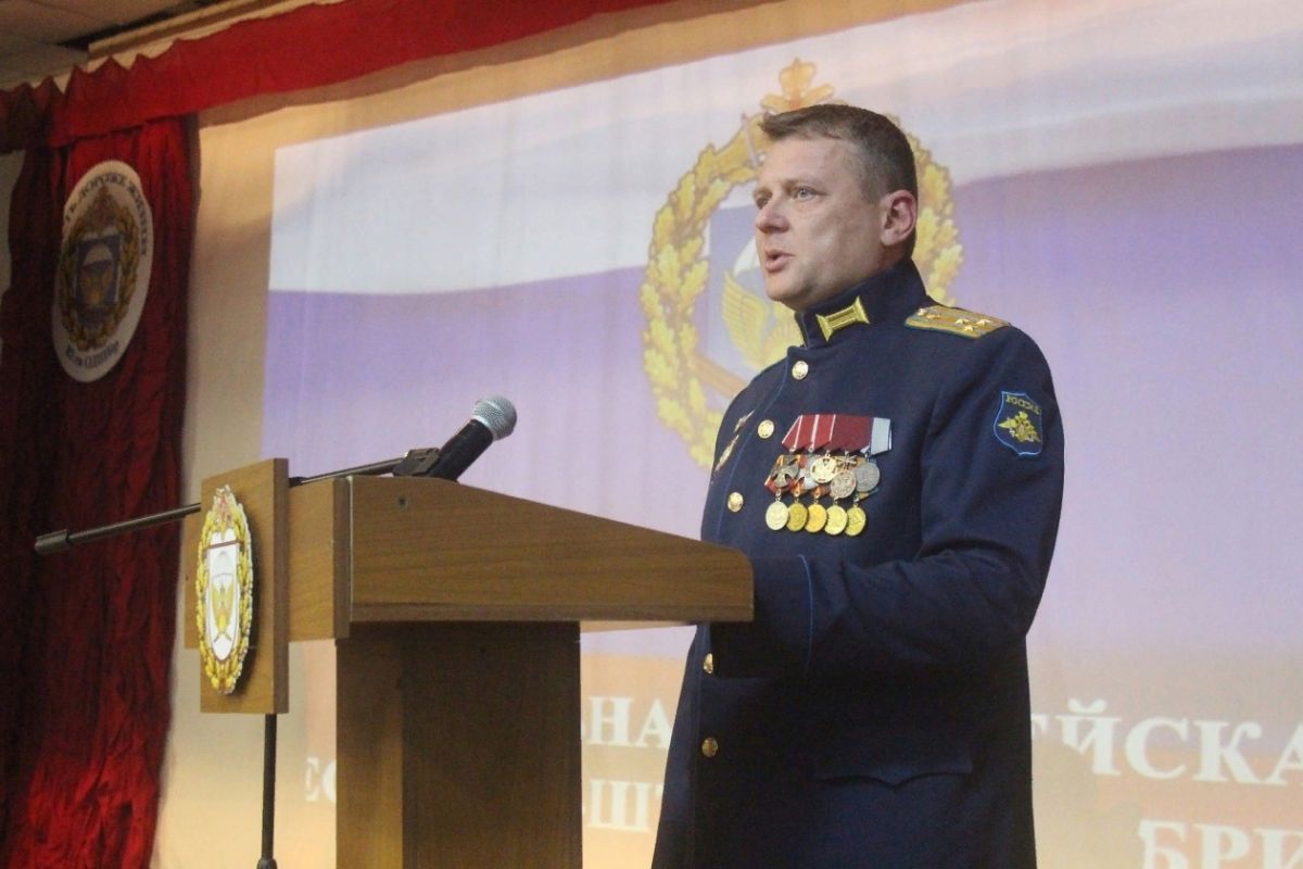 Дмитрий Миляев поздравил командира 106-й гвардейской воздушно-десантной дивизии с присвоением звания Героя России