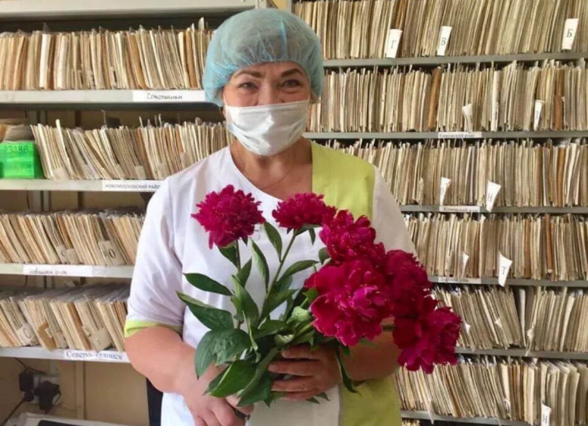 Медсестра из Новомосковска спасла женщину на борту самолета