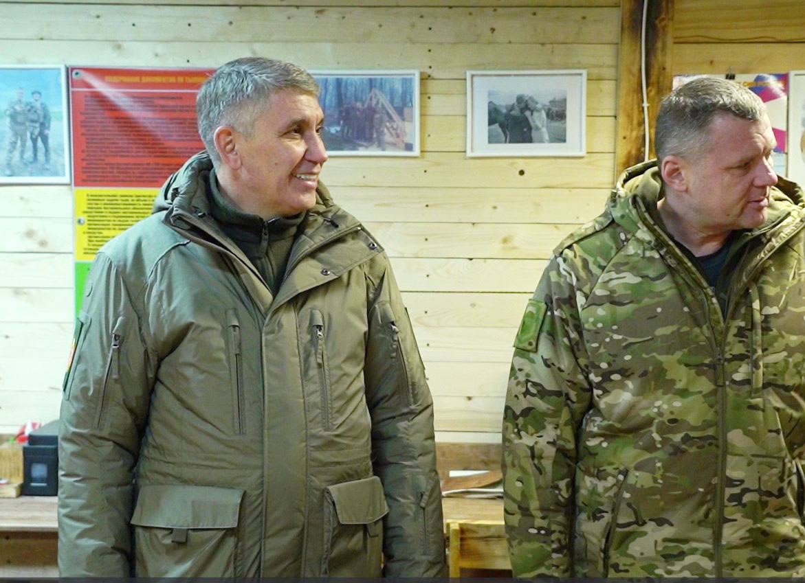 Дмитрий Миляев лично навестил тульских десантников на передовой
