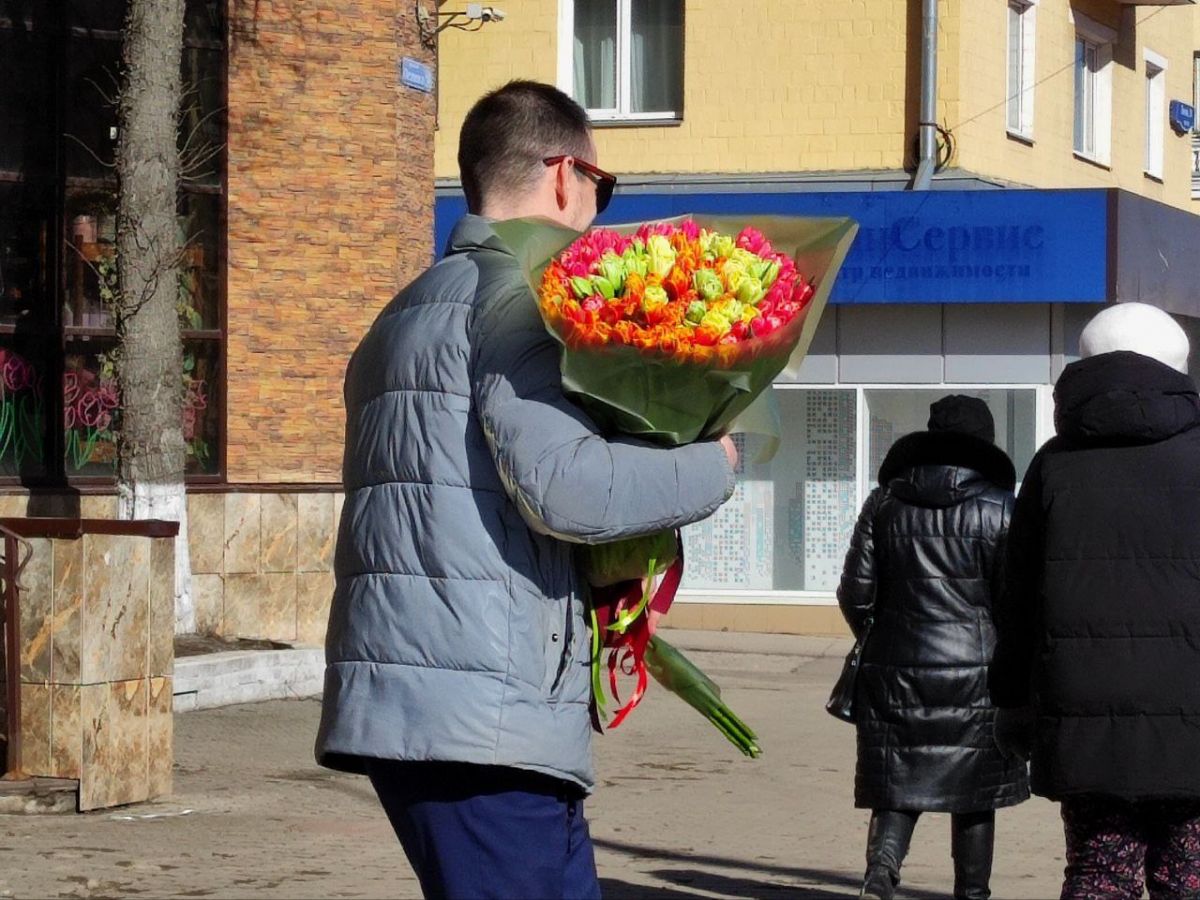 Для каждой тулячки найдется свой букет. Праздничный фоторепортаж