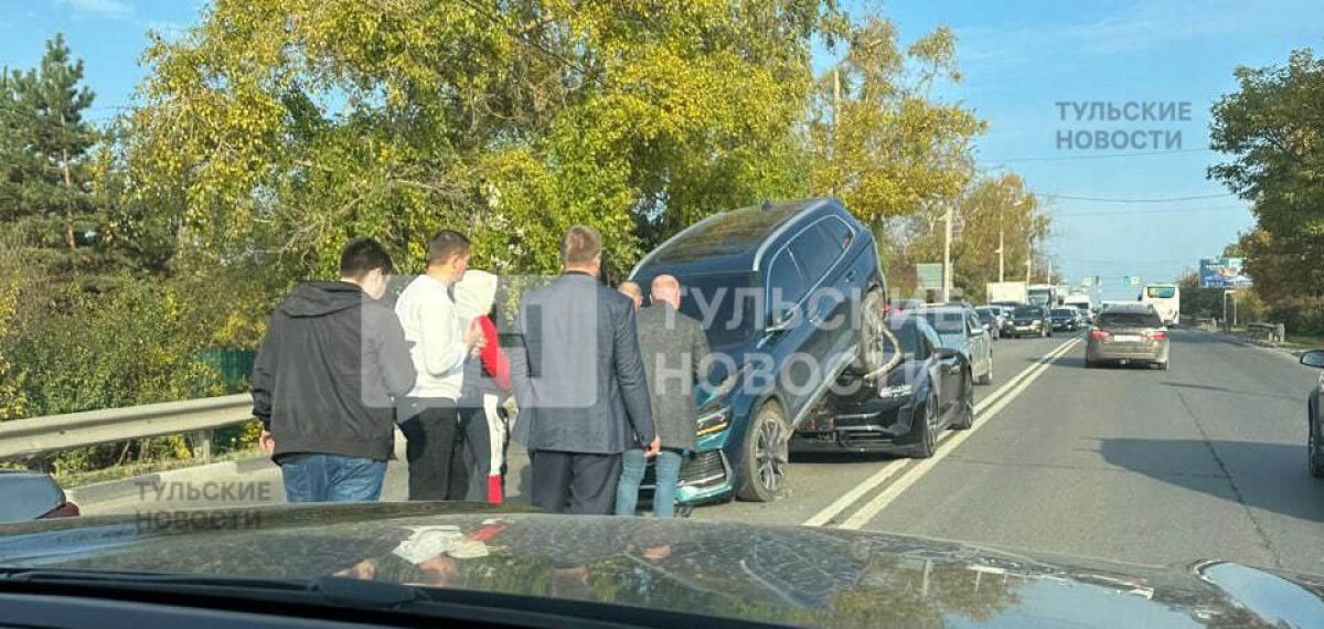 В Туле на Московском шоссе Porshe залетел под Geely