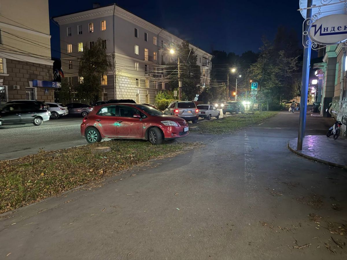 В Туле после вырубки деревьев часть улицы Первомайской превратилась в парковку