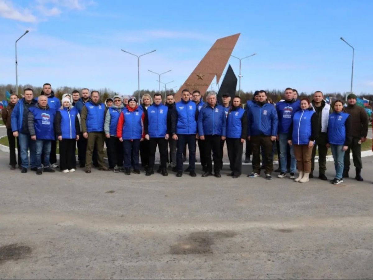 Алексей Эрк и депутаты приняли участие в субботнике