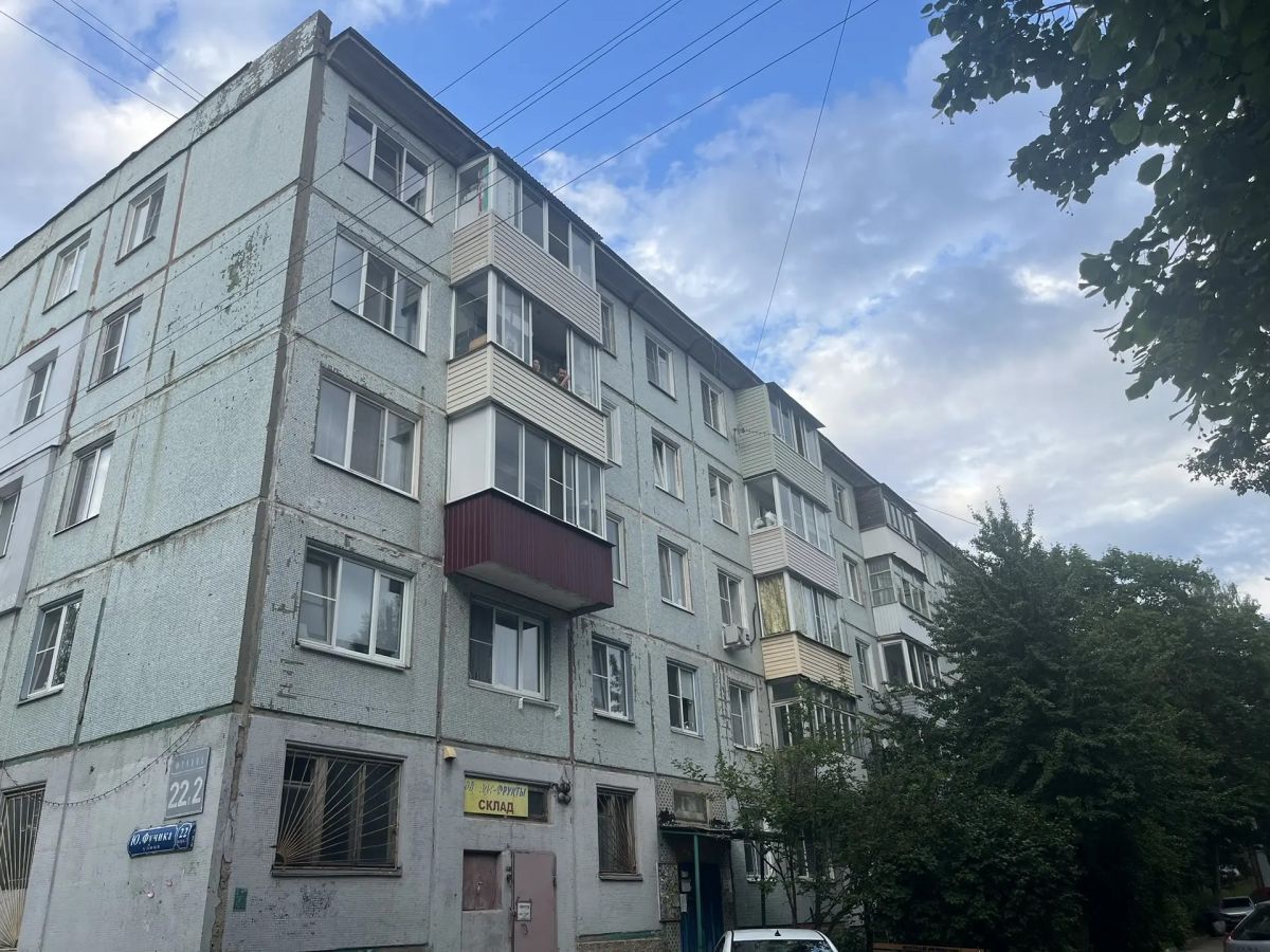 Жители дома на улице Фучика не могут добиться от УК ремонта крыши