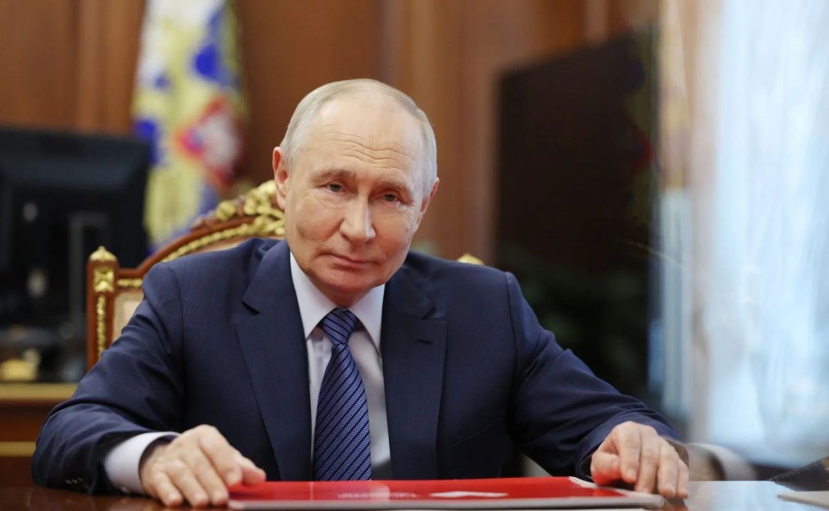 Участие в выборах - это наш общий вклад в победу: Владимир Путин обратился к россиянам