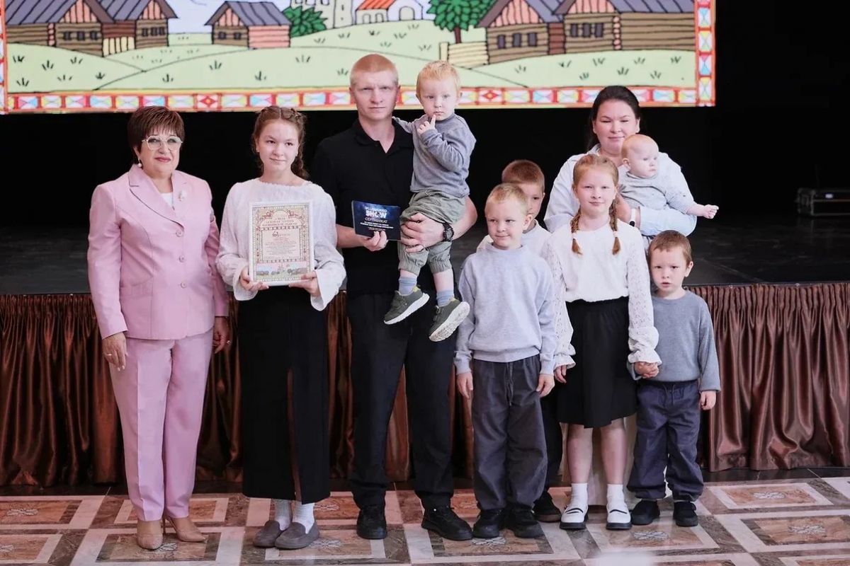 Ольга Хохлова вручила награды победителям конкурса «Самая красивая деревня»