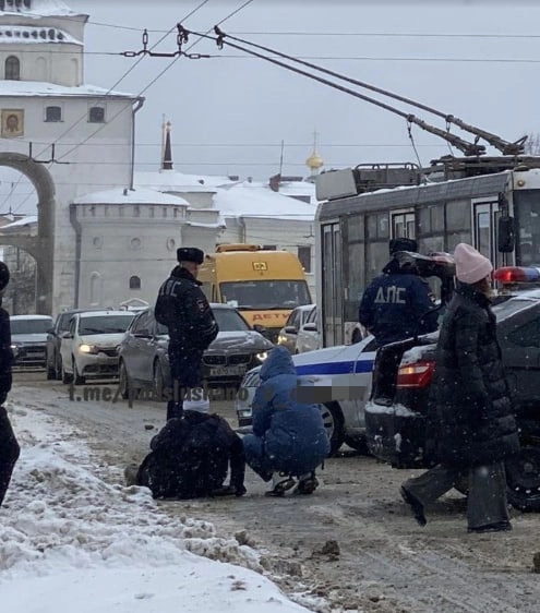 В центре Владимира на пешеходном переходе водитель отечественного авто сбил человека