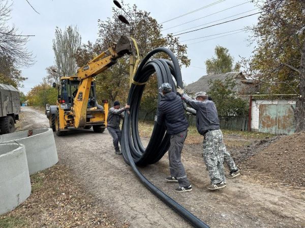 инструменты строителя. отделка квартир. предмет ремонтных работ. предмет ремонтных работ. рабочие на стройке.