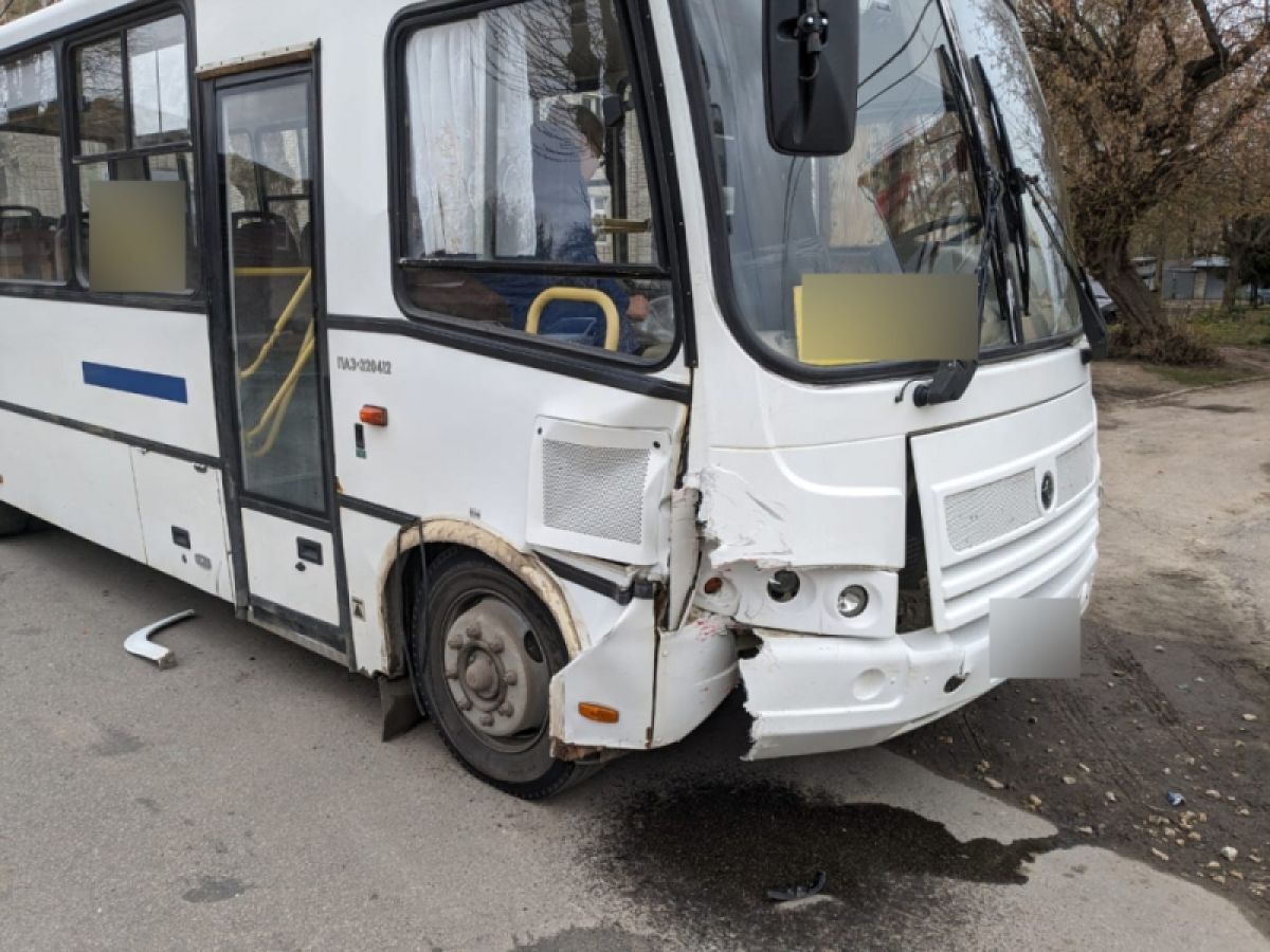 Во Владимирской области в ДТП с автобусом пострадала женщина