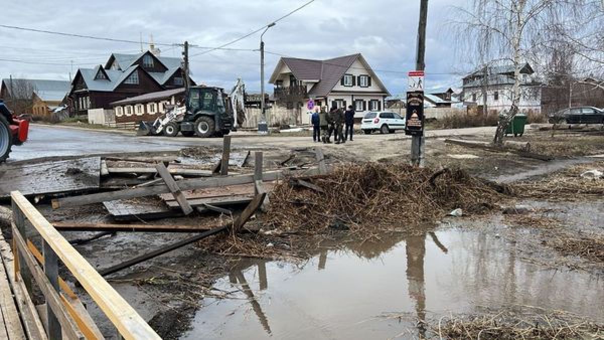 Из-за мусора еще один мост оказался под угрозой затопления во Владимирской области