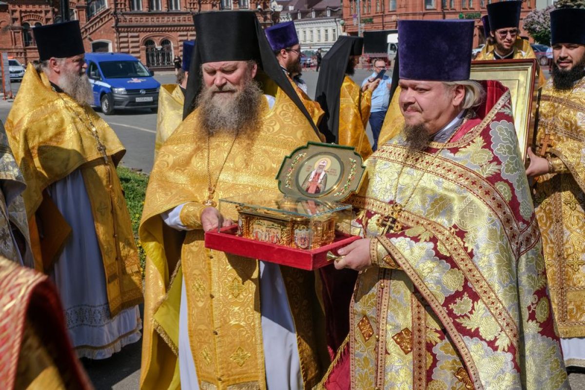 Во Владимире встретили ковчег с мощами святителя Тихона