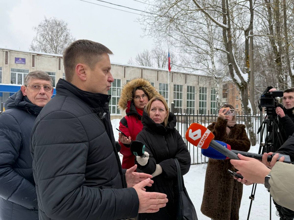 Дворы в снегу, мусоровозы — в ловушке: во Владимире назвали главные проблемы зимней уборки