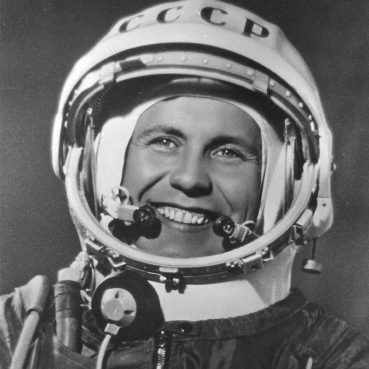 1_pavel-romanovich-popovich-768x768