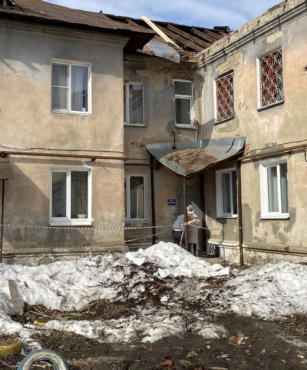 В Кольчугино 8-летняя девочка пострадала в результате падения снега и льда с крыши