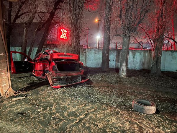 В Воронеже при столкновении иномарки со светофором пострадали трое