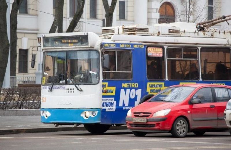 В Воронеже временно остановили движение двух троллейбусов - Воронежские