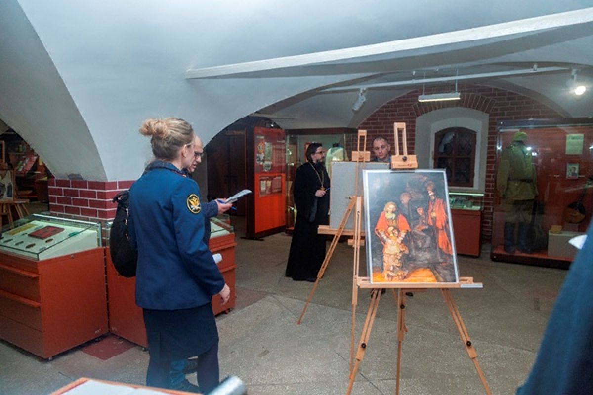 В Воронеже открыли выставку картин, написанных заключенными по полотну Рембрандта