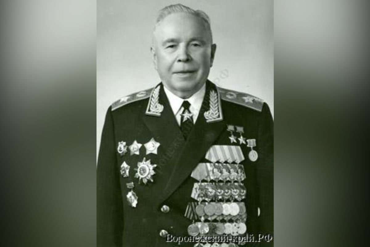 Дважды Герой Советского Союза Афанасий Белобородов командовал войсками Воронежского военного округа