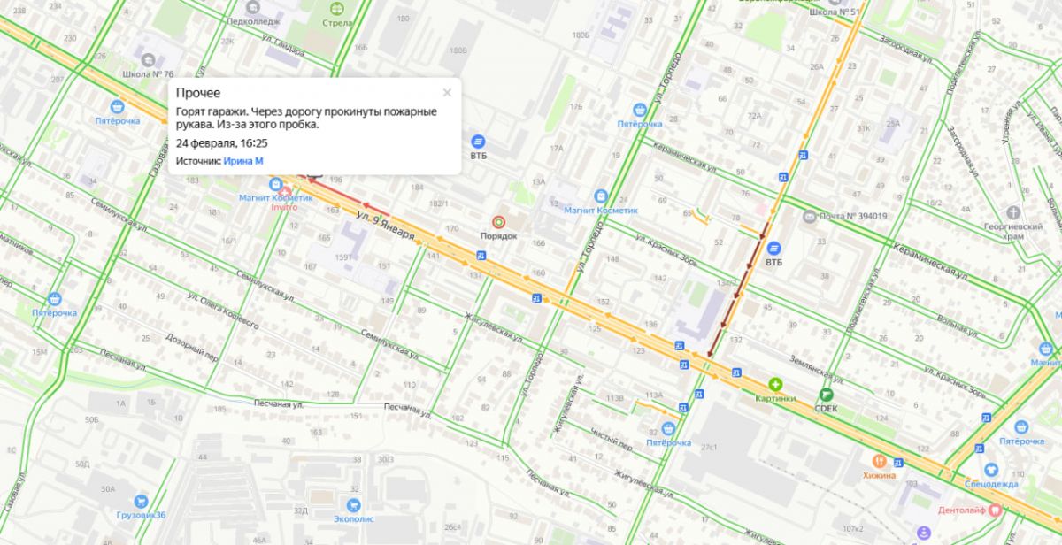 Горящие гаражи стали причиной километрового затора на улице 9 Января в Воронеже