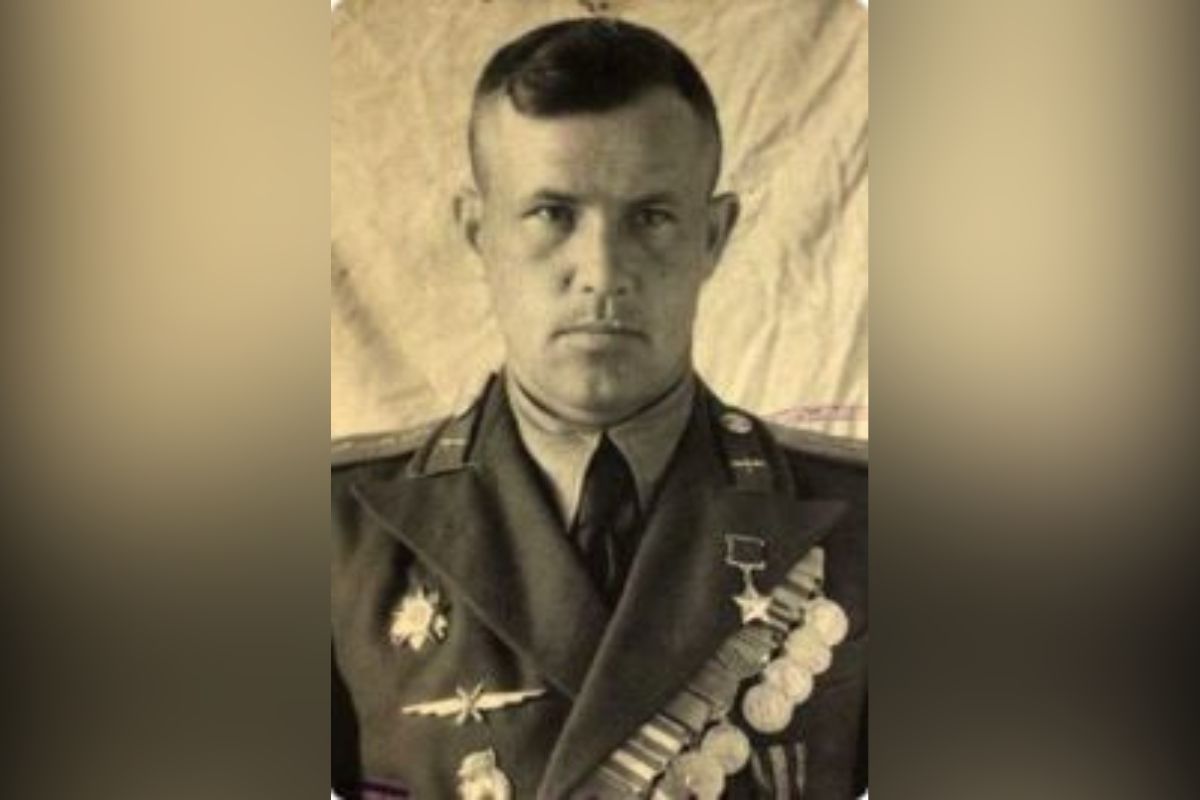 Герой Советского Союза Николай Гуляев командовал авиационным полком в Воронеже после войны