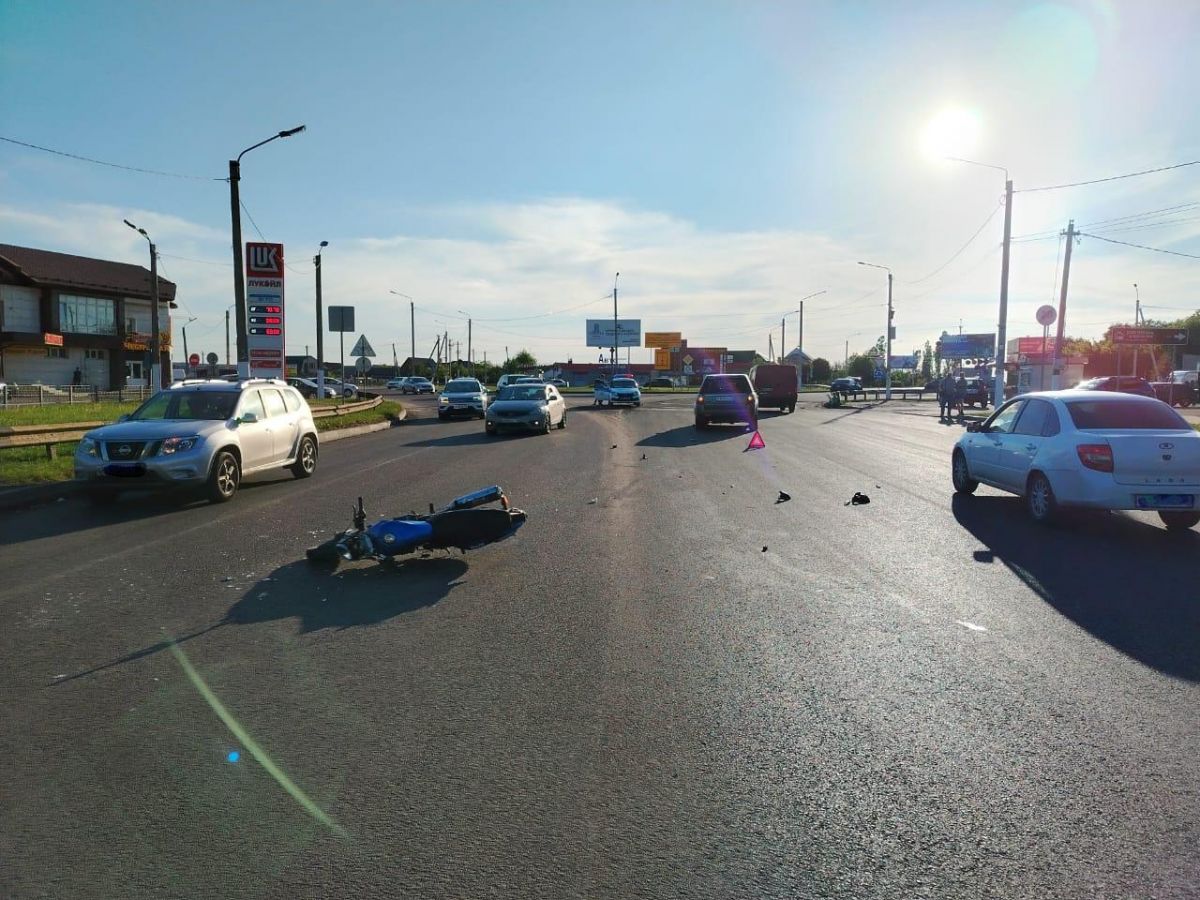 Водитель мотоцикла и его пассажир оказались в больнице после ДТП в Воронежской области
