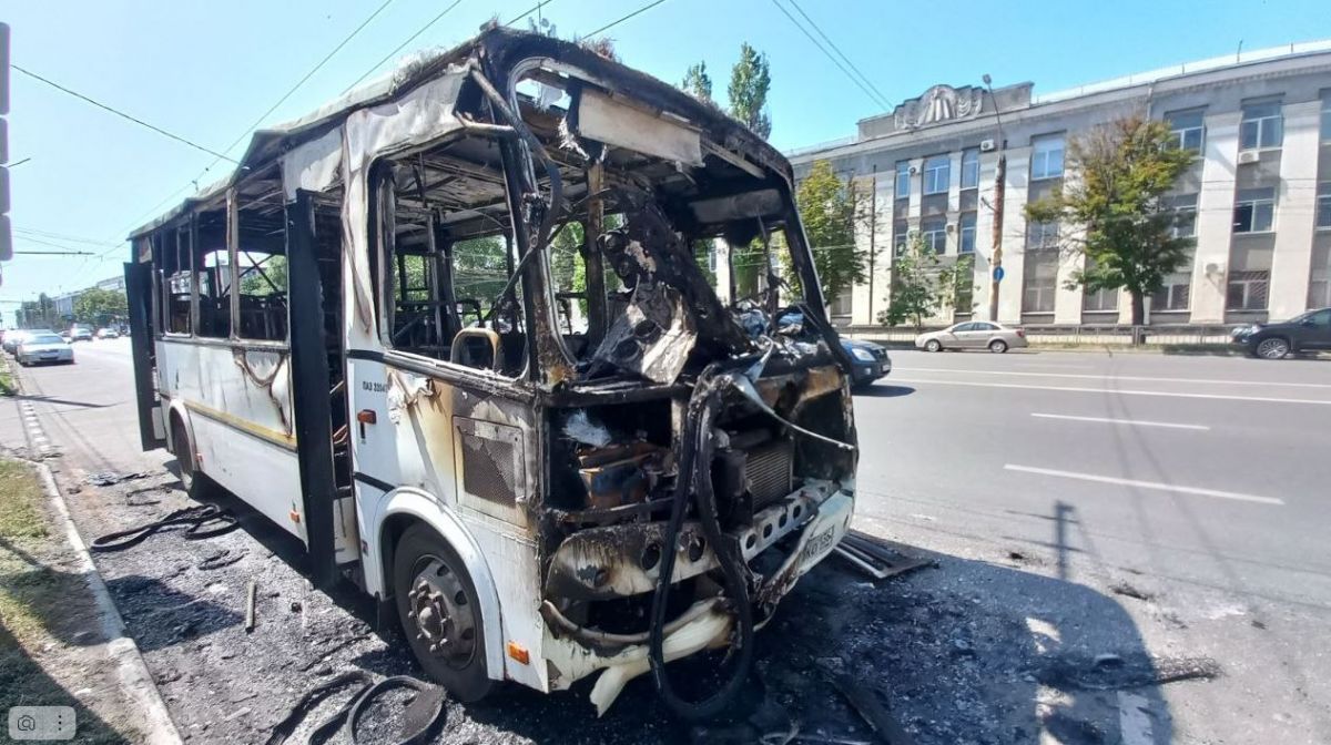 В Воронеже возбудили уголовное дело из-за сгоревшей маршрутке на улице 20-летия Октября