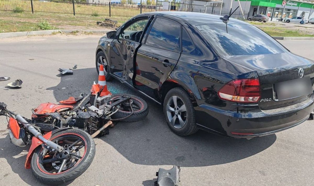 18-летнего мотоциклиста доставили в больницу после ДТП в центре Павловска 18-летнего мотоциклиста доставили в больницу после ДТП в центре Павловска
