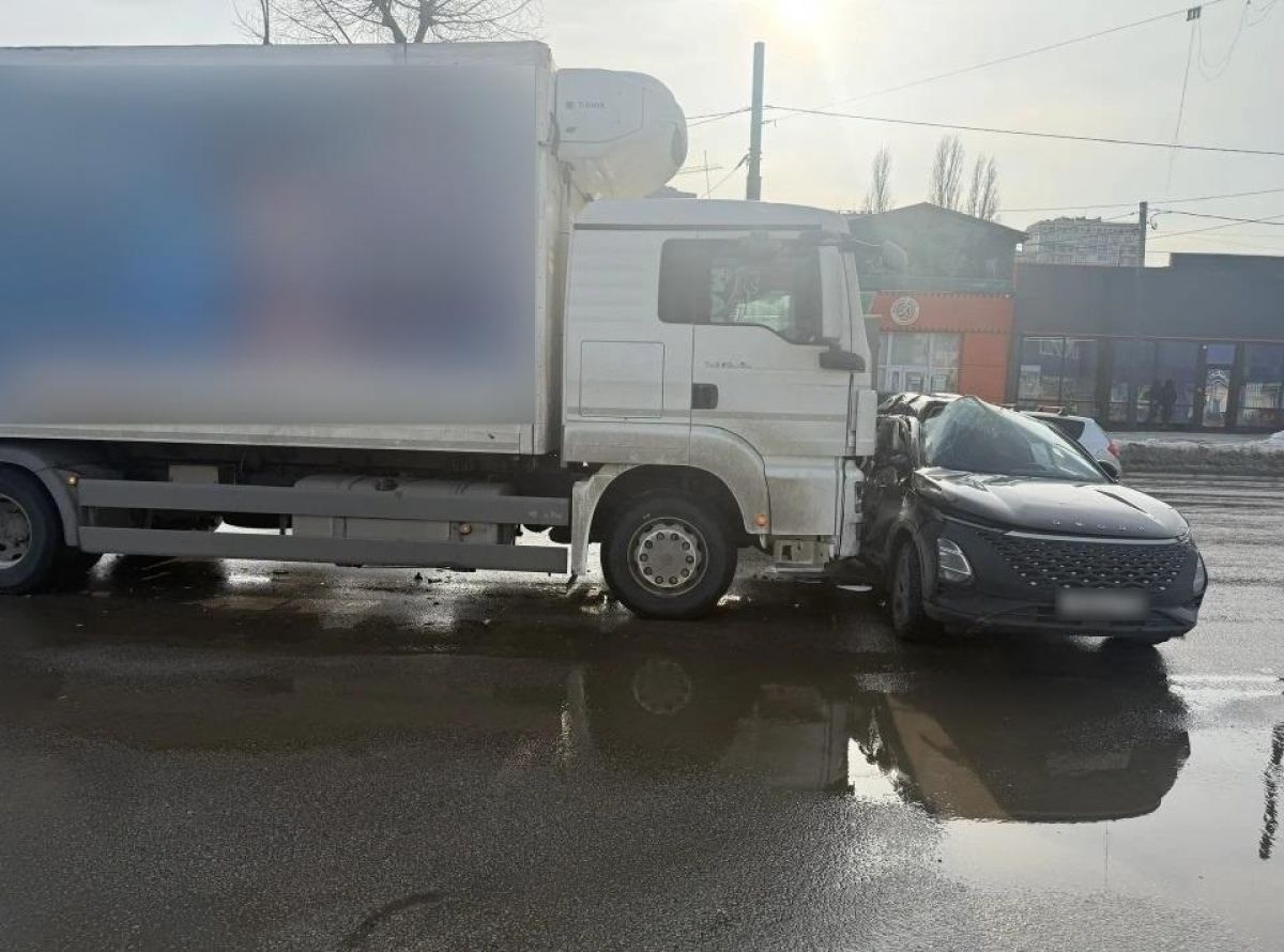 Смертельную аварию устроил водитель фуры в Советском районе Воронежа