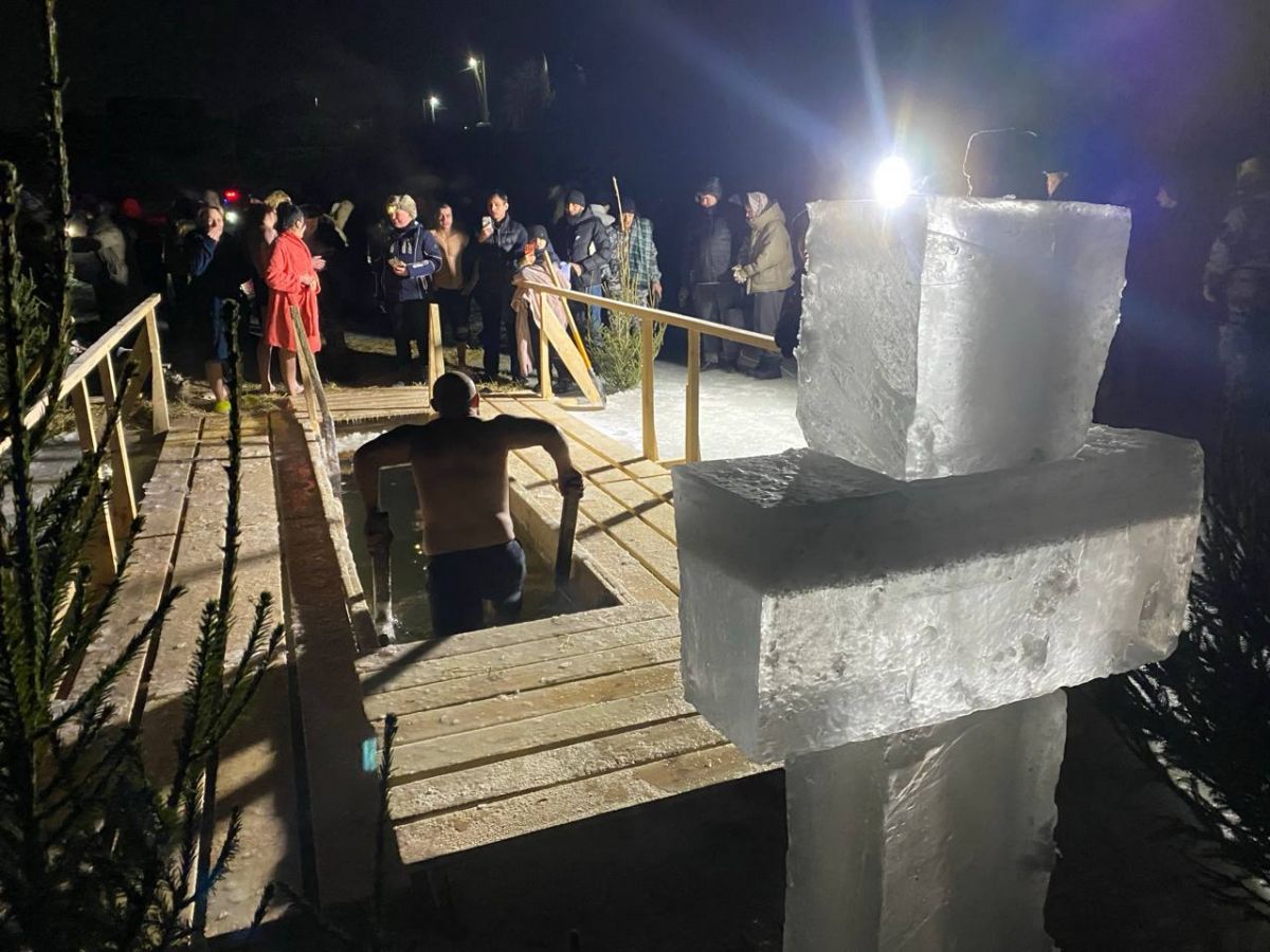 Тёплая солома и дежурные спасатели: как организовали купели в Отрадном и Новой Усмани