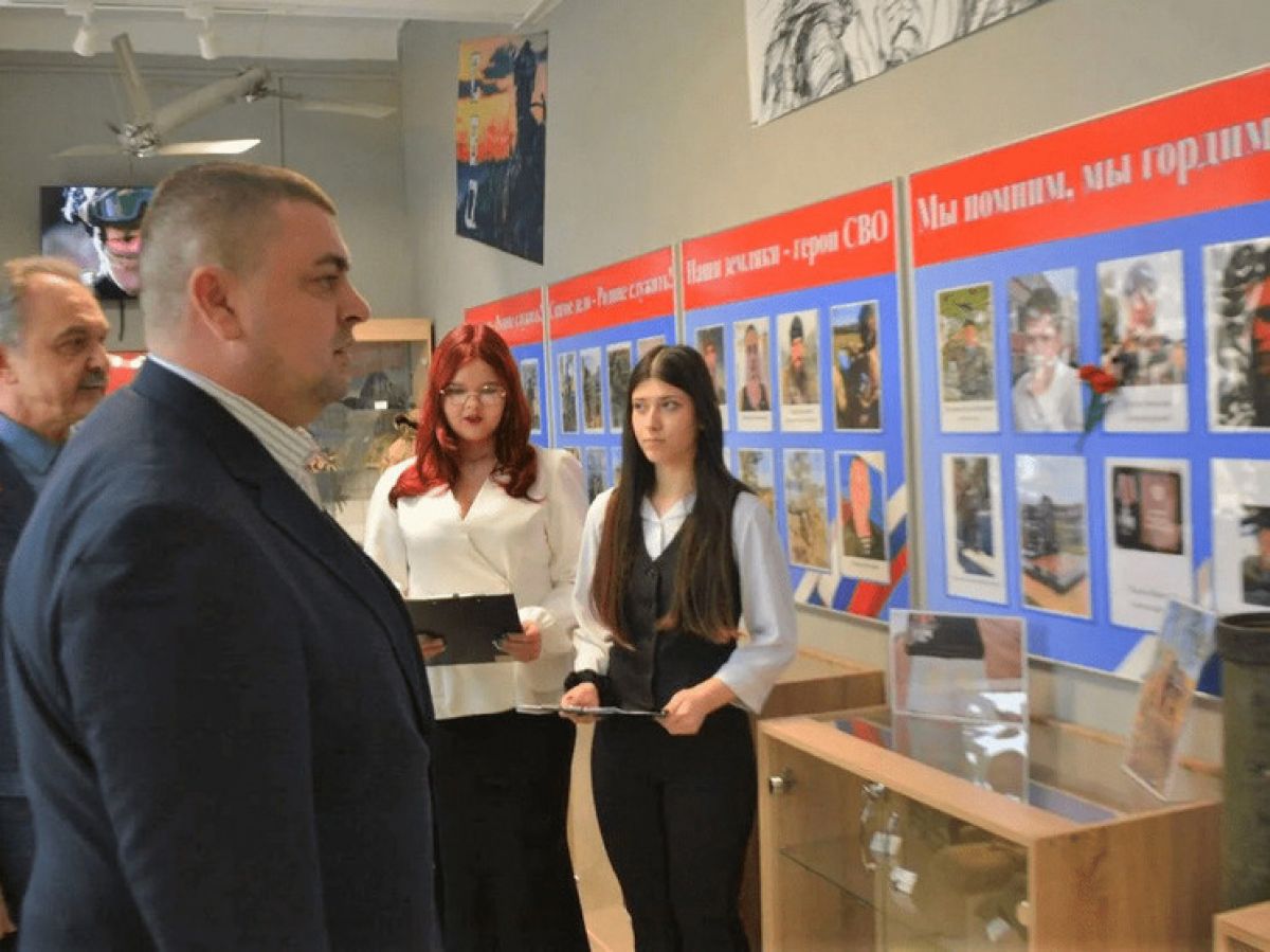 В школе №36 Воронежа увековечили память ефрейтора Николая Попова