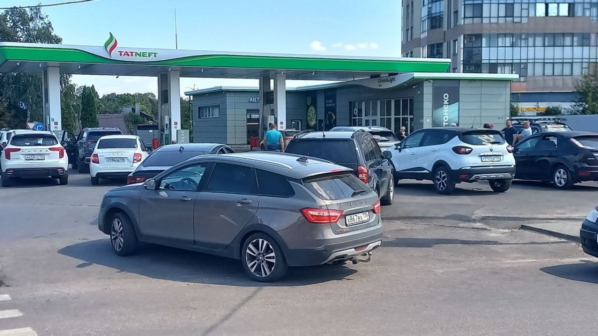 Воскресный бензиновый голод на городских заправках: что происходит на АЗС Воронежа сегодня