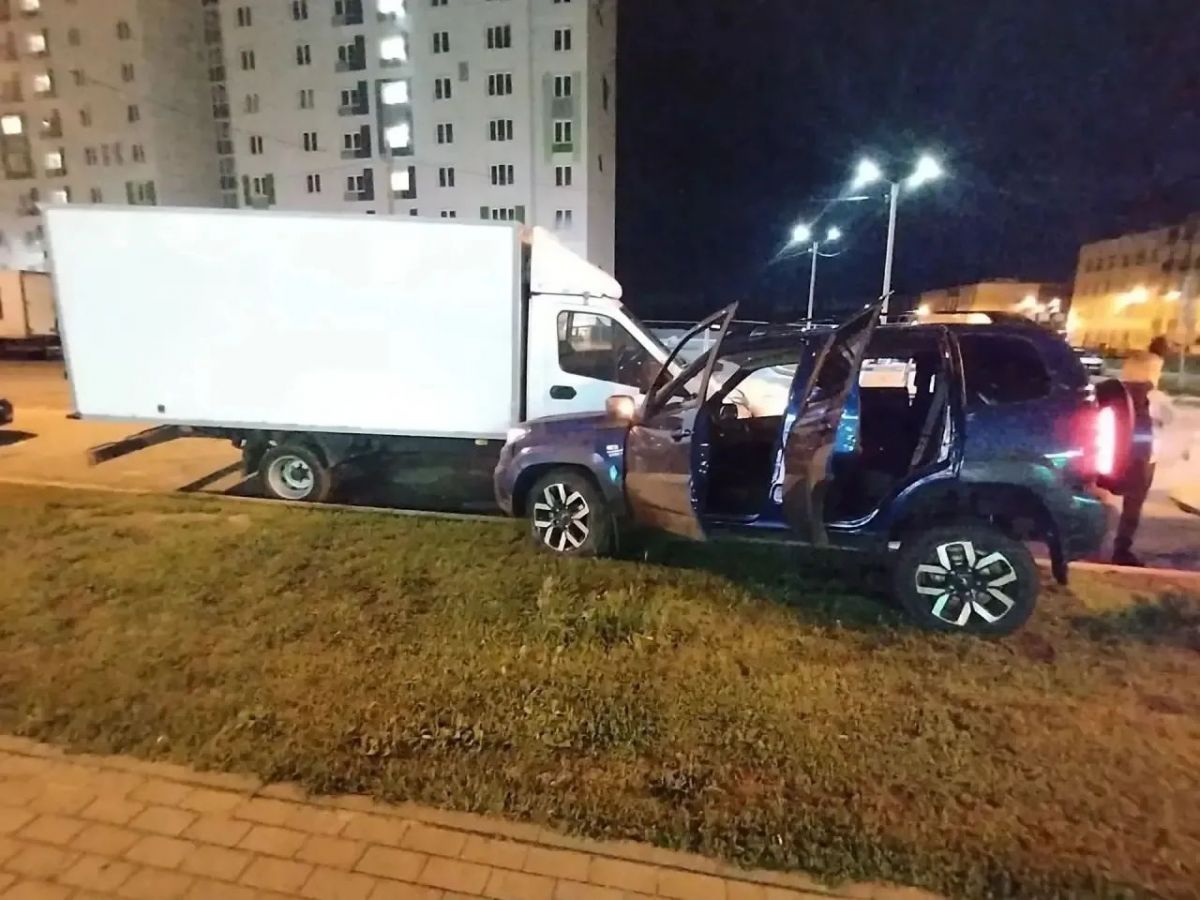 Нетрезвый водитель «Лады» сбил двух пешеходов на тротуаре в Воронеже