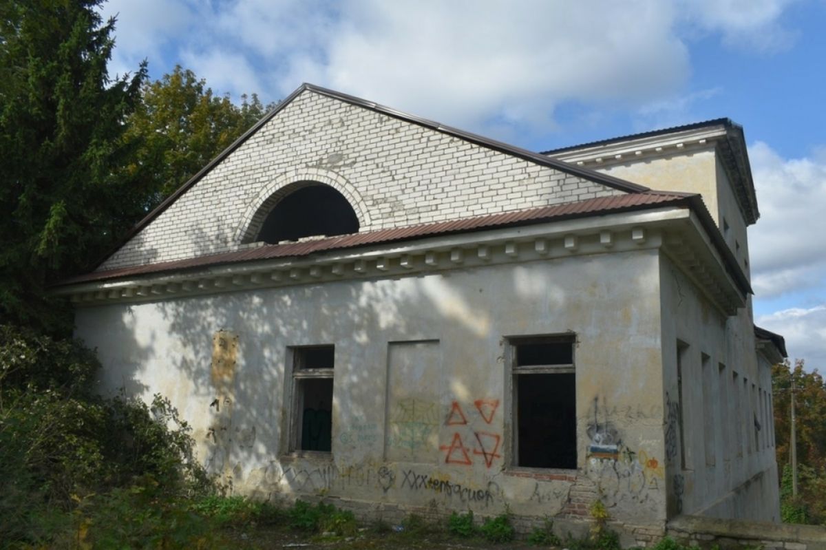 Восстановивший липецкие усадьбы меценат забрал в аренду «Дачу Башкирцевых» в Семилуках