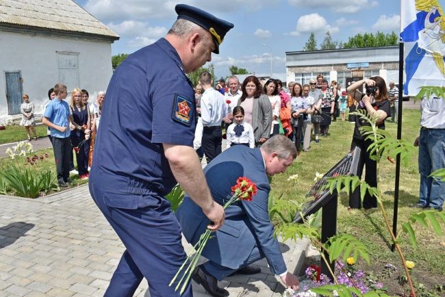 В воронежском селе открыли мемориальную плиту погибшему в СВО матросу